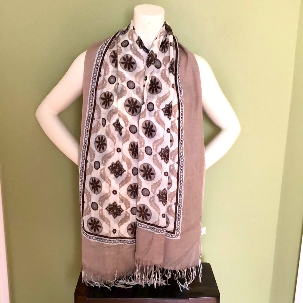 Old Navy one size scarf 2’ 5”x 5’ 8”. 100% Acrylic. New, no tag.
